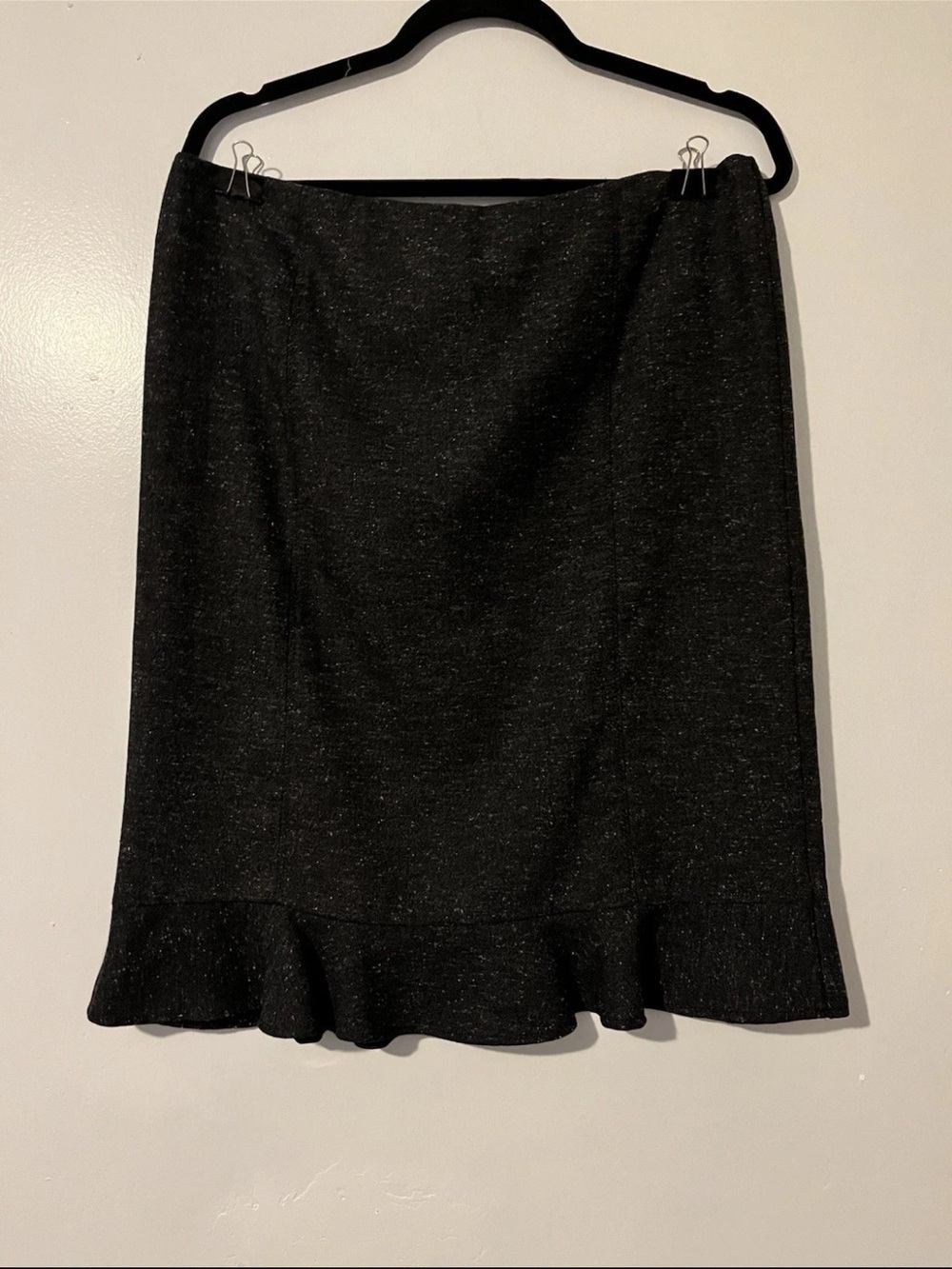 VTG AB Studio Black A-Line Ruffle-Hem Skirt
